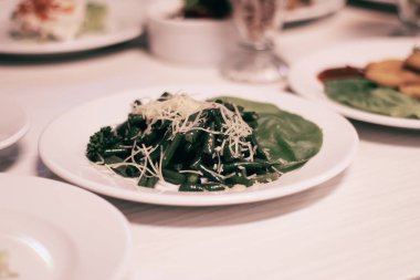 yeşil fasulye ve peynir ve tatlı sos