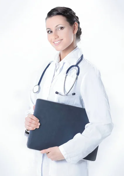 Medico femminile di successo con un computer portatile .isolato su bianco — Foto Stock