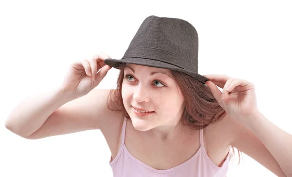Χαμογελώντας νεαρή γυναίκα στο μαύρο hat.isolated σε ένα λευκό — Φωτογραφία Αρχείου
