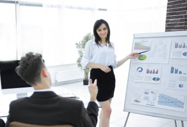 iş takım, yeni bir mali Proje sunumu.