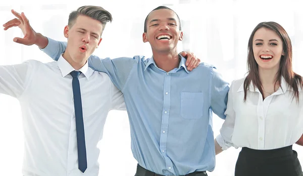 Cheering business team in the background of the office — Stock Photo, Image