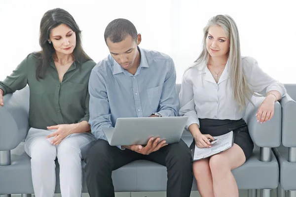 Business team with laptop during a work break — Stock Photo, Image