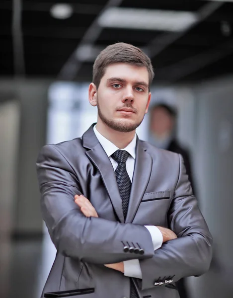 Fechar up.very homem de negócios feliz em seu escritório — Fotografia de Stock