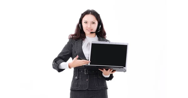 Medewerker van het callcenter tonen opengeklapte laptop. — Stockfoto