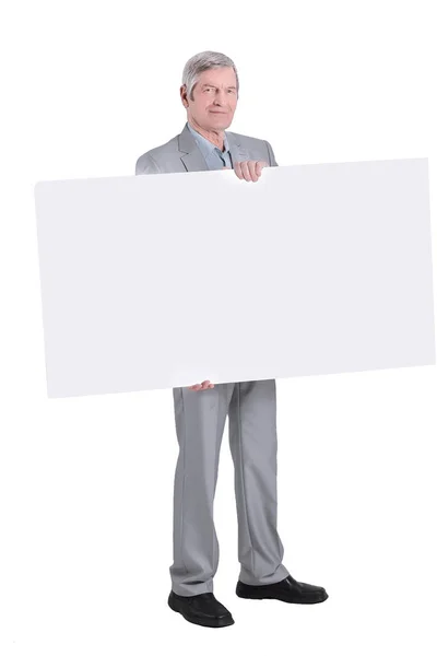 Sério maduro empresário mostrando branco placard.isolated em um branco — Fotografia de Stock