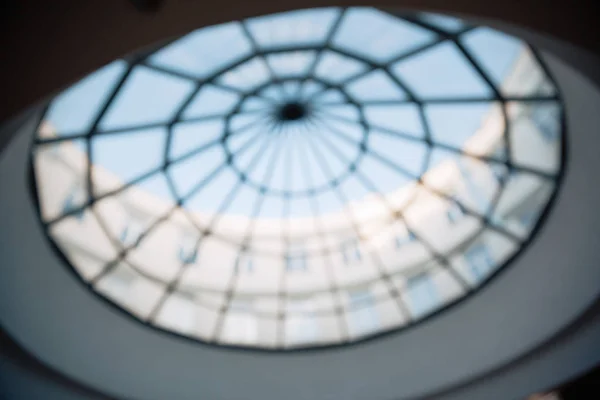 ビジネスセンターのロビーのガラス天井は — ストック写真