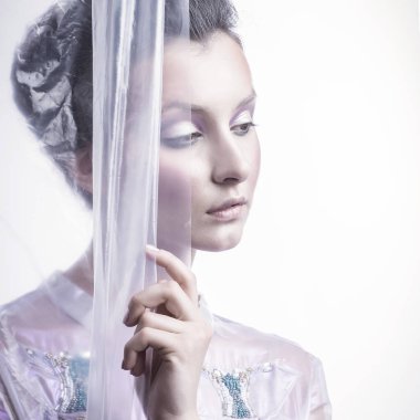 güzel bir dalgın kadın portresi. Güzellik ve moda