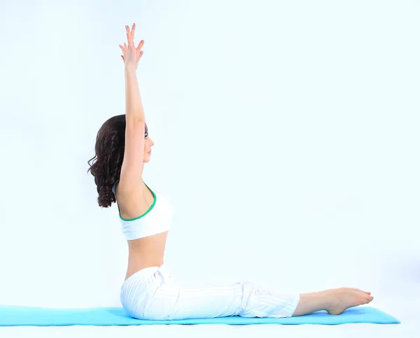 Ung sportig kvinna gör stretching övning. idrott och hälsa — Stockfoto