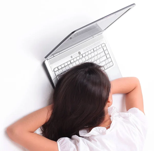 Closeup.a joven empleado quedarse dormido en el teclado del ordenador portátil — Foto de Stock