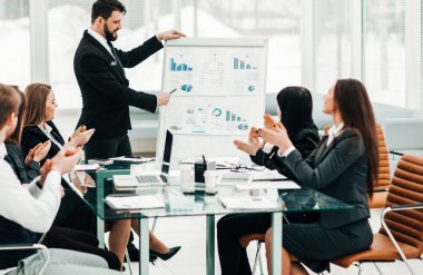  şirketin üst düzey Yöneticisi ve iş ekibi ev sahipliği yapıyor