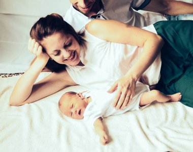 Aile mutluluk kavramı - anne ve baba yan tarafından s yalan mutlu