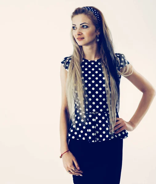 Porträtt av en ung kvinna - administratör i en snygg kostym på en — Stockfoto
