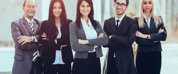 Flicka direktör och business team på office bakgrund — Stockfoto