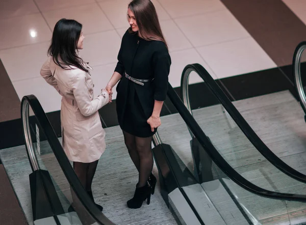 Financial manager meets the client in the foyer of the modern of — Stock Photo, Image