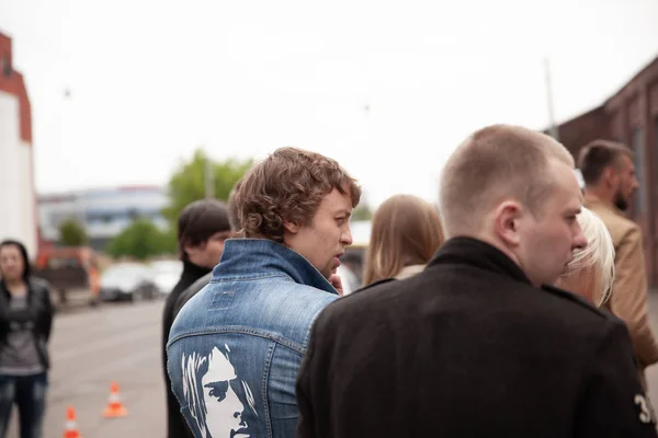 Wit-Rusland, Minsk, 17 mei 2015, Oktyabrskaya Street, Biker Festival. een groep mensen op een straat in de stad. — Stockfoto