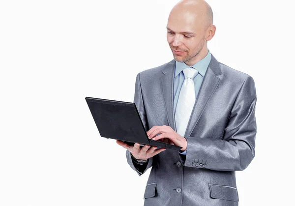 Homem com laptop em um fundo branco — Fotografia de Stock