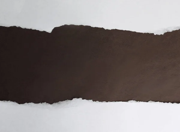 Yırtık kenarlıklı siyah kağıt. Metniniz için ideal olan çok renkli kağıt — Stok fotoğraf