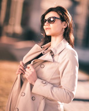 Yakın çekim el sıkışma işyerinde ofiste iş ortakları.