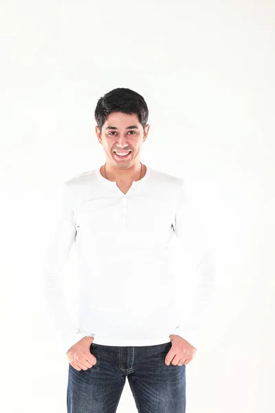 Portrét energický mladý muž v bílé košili — Stock fotografie