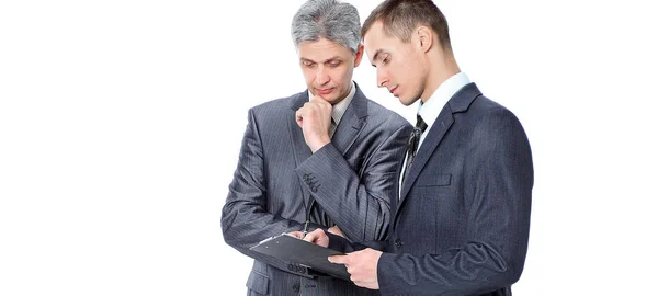 Dos hombres de negocios discutiendo documentos de negocios. Aislado sobre fondo blanco . — Foto de Stock