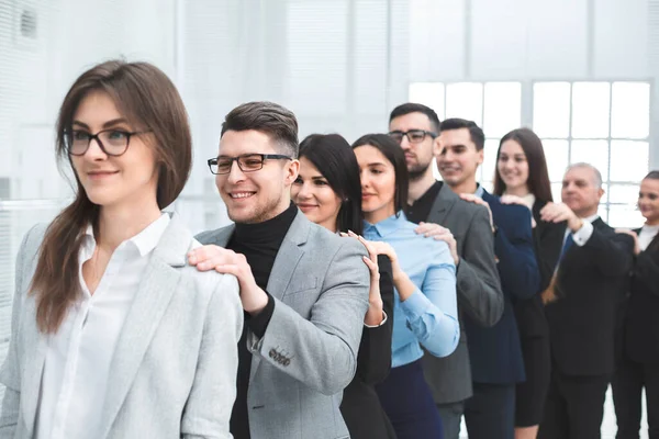 Group of young business people standing behind each other — Stockfoto