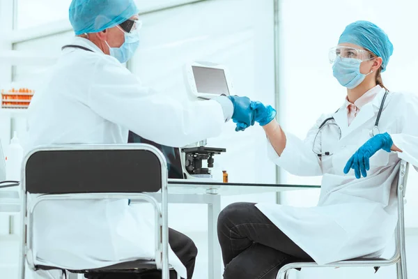 Close up. biologists discussing something in the lab. — Stock Photo, Image