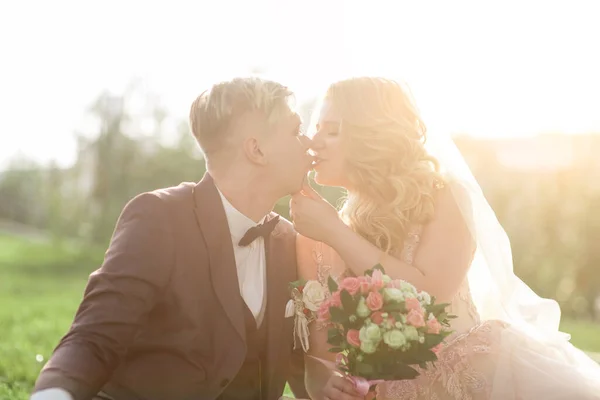 Close up. portrait of kissing bride and groom — ストック写真