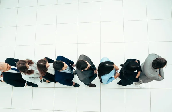 Vista superior. diversos negocios de personas que hacen cola para las entrevistas. —  Fotos de Stock