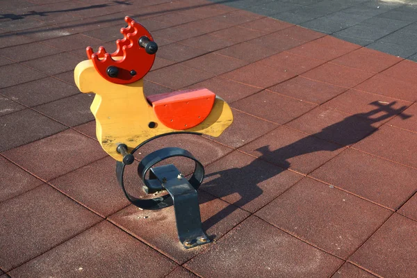 Nouveau Jouet Coloré Dans Aire Jeux Pour Enfants Symbole Chevreuil — Photo