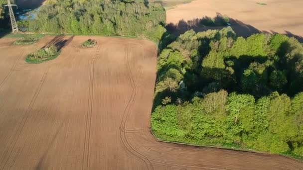 Hermosas Tierras Agrícolas Recién Sembradas Campos Cultivados Arboledas Primavera Vista — Vídeos de Stock