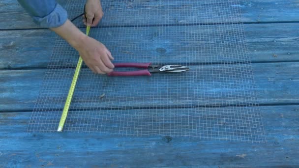 Measure Cut Metal Net Garden Table Farm — Stock Video