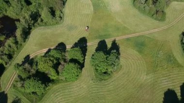 Yazın traktör saman yapım çimeni, hava manzarası