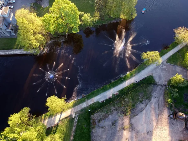 Güzel Çalışma Pınarı Bahar Nehri Şehir Park Havadan Görünümü — Stok fotoğraf