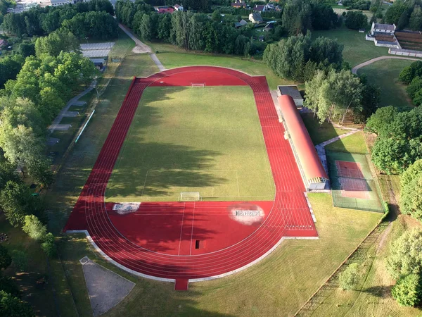 Leichtathletiklaufbahn Mit Linie Und Tribüne Kleinen Stadion Frühling Luftaufnahme — Stockfoto