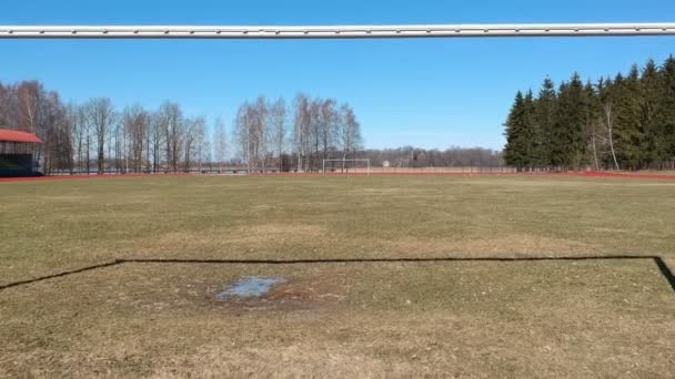 Pequeno Estádio Drone Voar Através Portão Futebol Início Primavera Vista — Vídeo de Stock