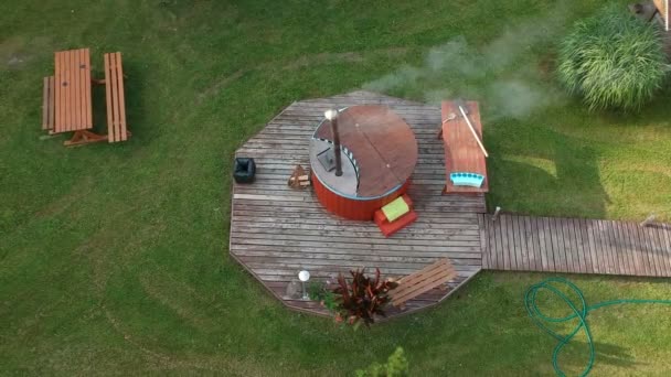 Casa Baños Aire Libre Con Bañera Agua Caliente Patio Vista — Vídeo de stock