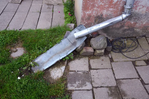 Yağmur Oluk Downspout Yakınındaki Eski Düz Duvar Köşe — Stok fotoğraf