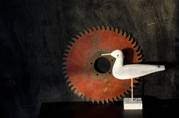 Nature Morte Still Life Wooden White Bird Old Circuliar Saw — Stock Photo, Image