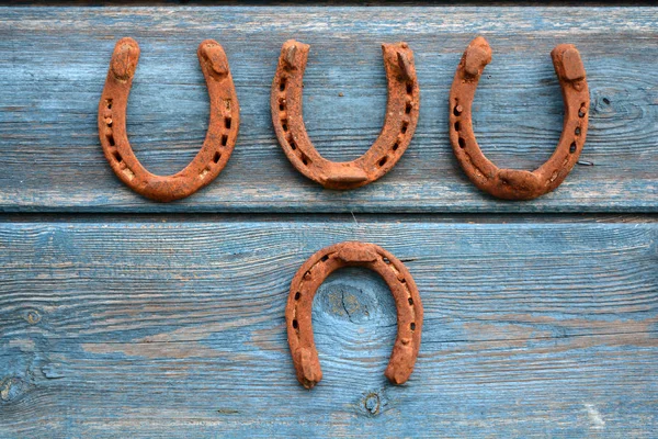 Vecchio Ferro Cavallo Arrugginito Simboli Fortunati Muro Legno Blu Usato — Foto Stock