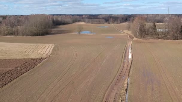Primavera Temprana Tierras Cultivo Húmedas Mal Camino Rural Vista Aérea — Vídeos de Stock