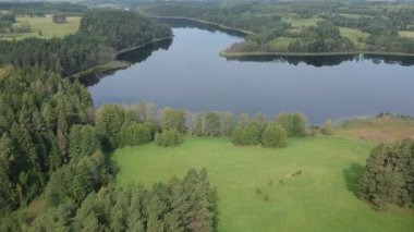 Yazın sonunda göl manzarası, Litvanya
