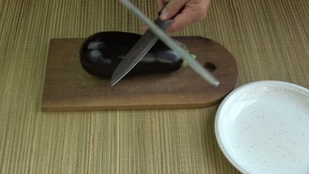 Ostrzenie Stalowego Noża Kuchni — Wideo stockowe