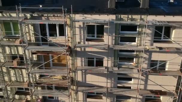 Flat House Repair Scaffolding Insulation Works Aerial View — Stock Video