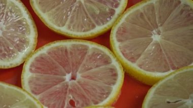 arkaplandaki limon dilimleri