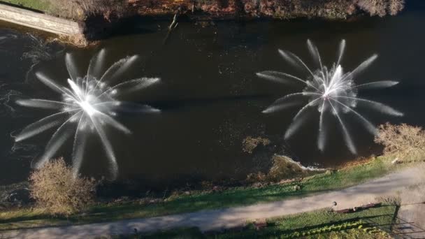 Deux Belles Fontaines Dans Parc Ville Rivière Vue Aérienne — Video