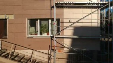 Düz ev duvar yeni çini ve iskele, tadilat işleri, havadan görünümü