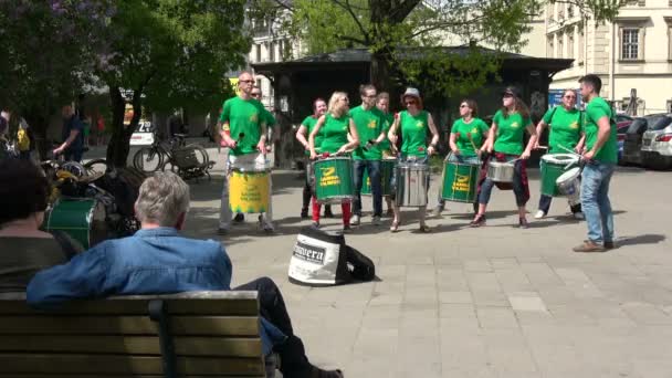 Vilnius Litauen Maj 2017 Årlig Gatumusikdag Gruppungdomar Spelar Med Trummor — Stockvideo