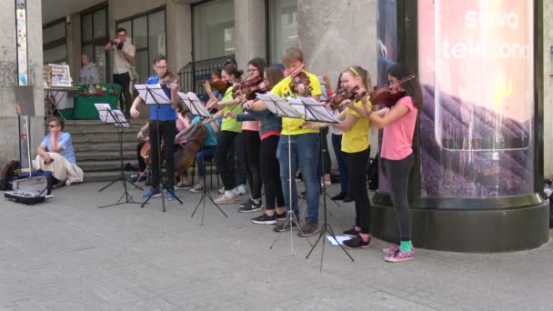 Vilnius Литва Травень 2017 Щорічний День Вуличної Музики Молоді Дівчата — стокове відео