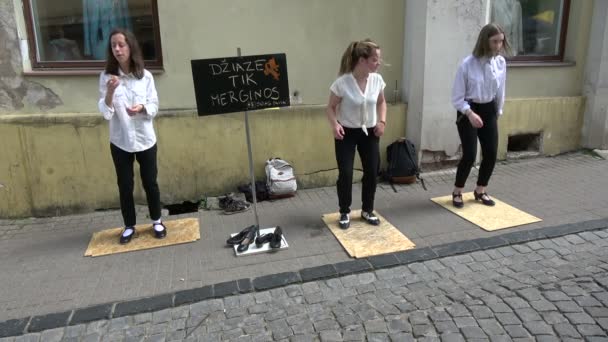 Vilnius Litouwen Mei 2017 Dag Van Straatmuziek Vilnius Drie Jonge — Stockvideo