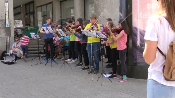 Wilno Litwa Maj 2017 Coroczny Dzień Muzyki Ulicznej Orkiestra Dziewczęca — Wideo stockowe